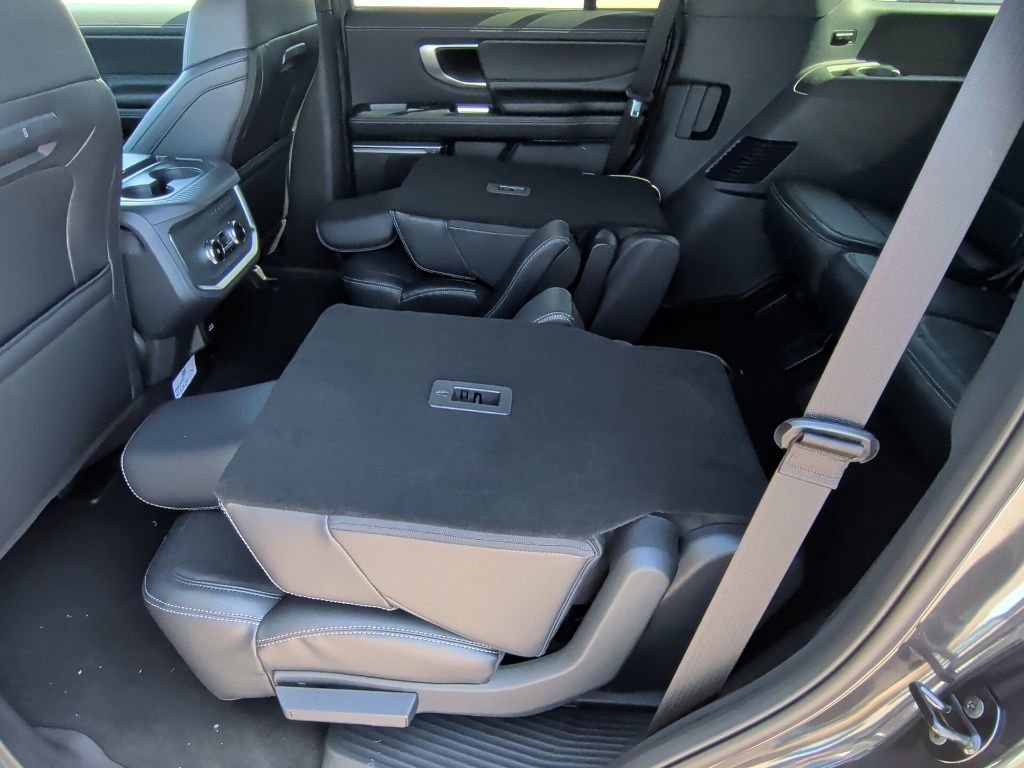 New 2026 Ford Expedition Platinum w/ Stealth Appearance Package image 41