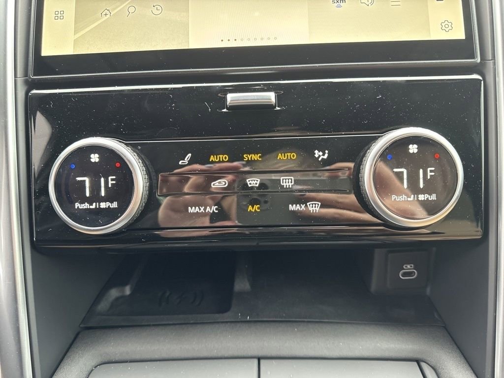 New 2024 Land Rover Discovery Dynamic SE image 19