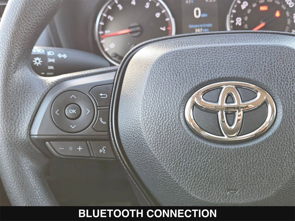 Used 2022 Toyota RAV4 LE image 23