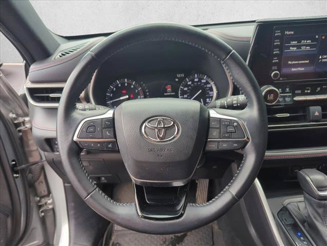 Used 2021 Toyota Highlander XSE FWD image 12