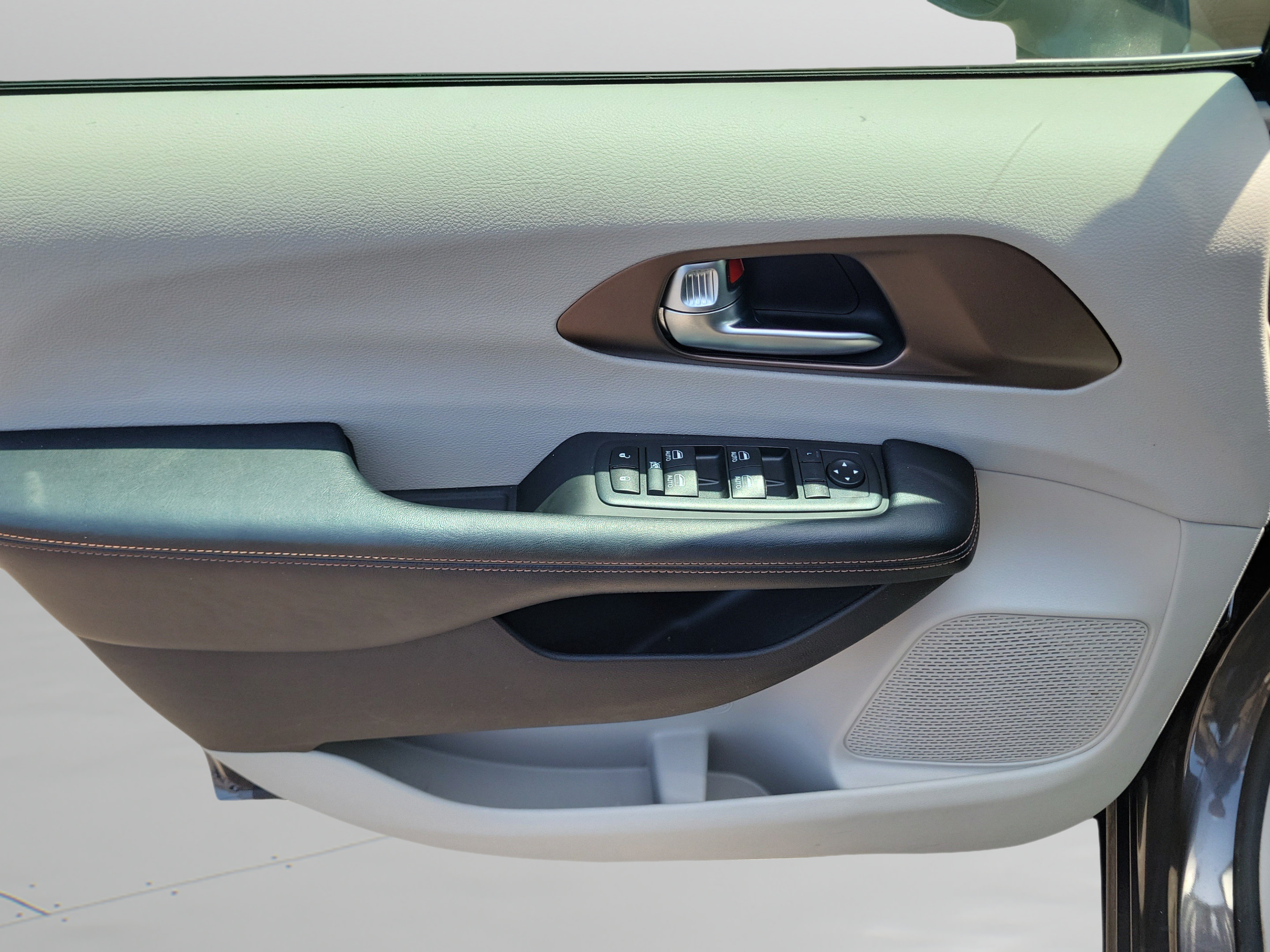 Used 2019 Chrysler Pacifica Touring-L Plus FWD image 22