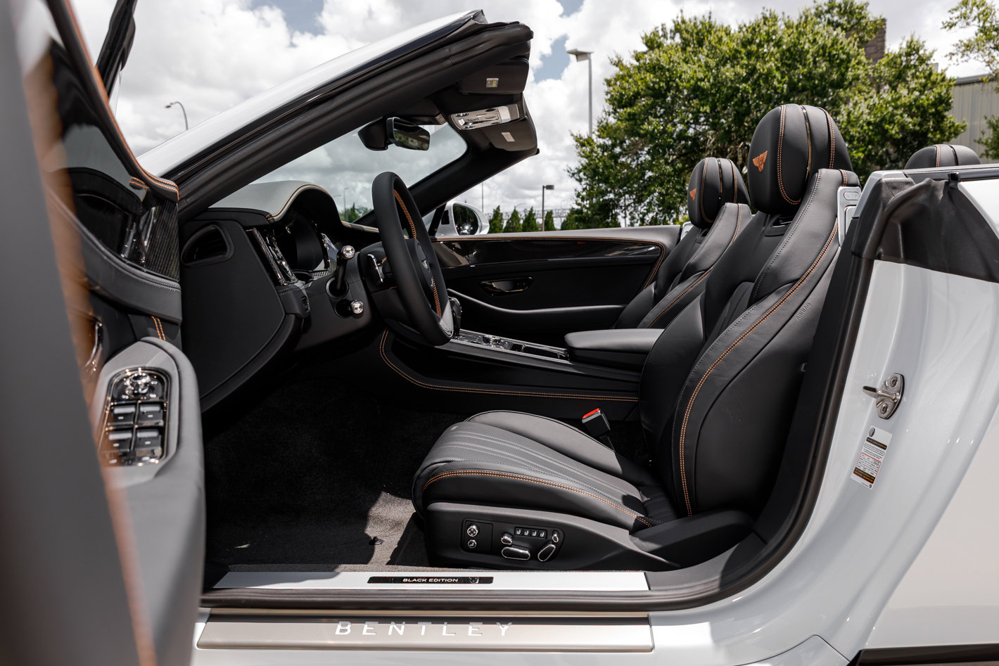 Used 2025 Bentley Continental GTC image 24