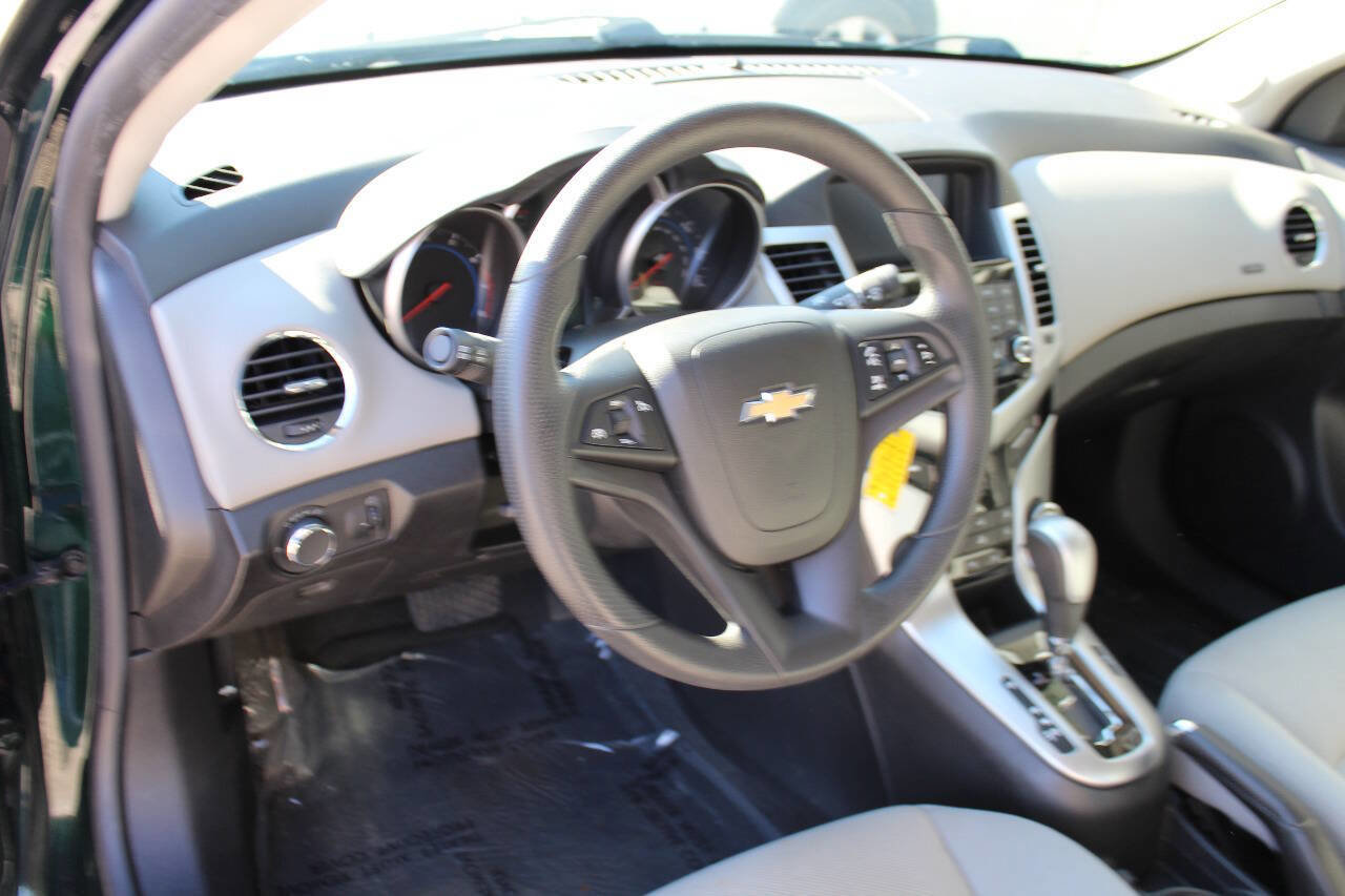 Used 2015 Chevrolet Cruze LT image 14