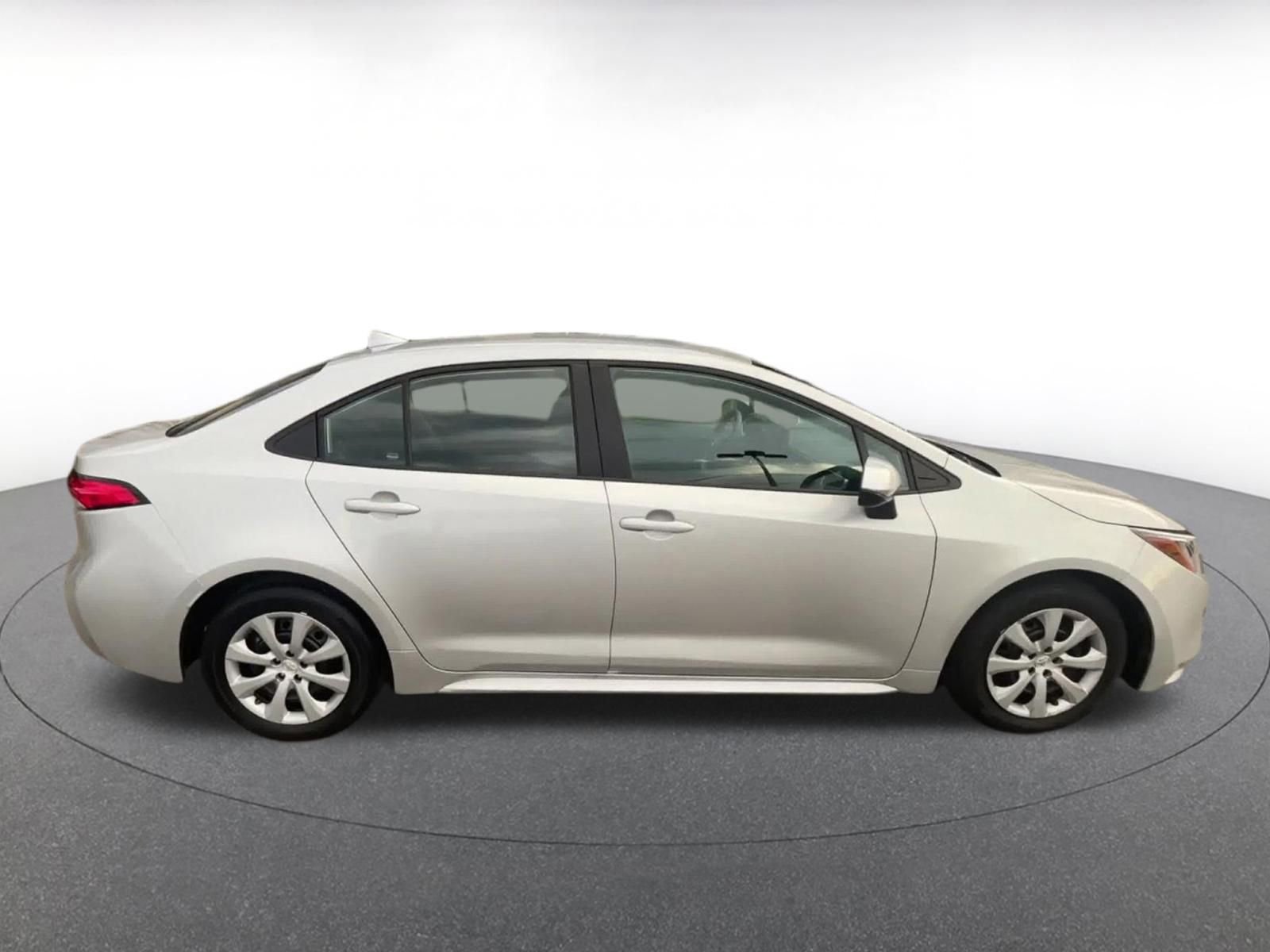 Used 2025 Toyota Corolla LE image 22