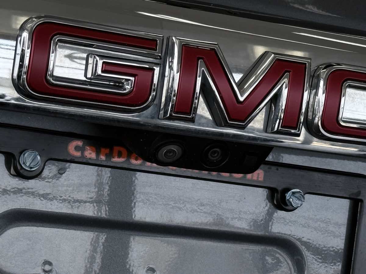 Used 2022 GMC Acadia Denali w/ Denali Ultimate Package FWD image 21
