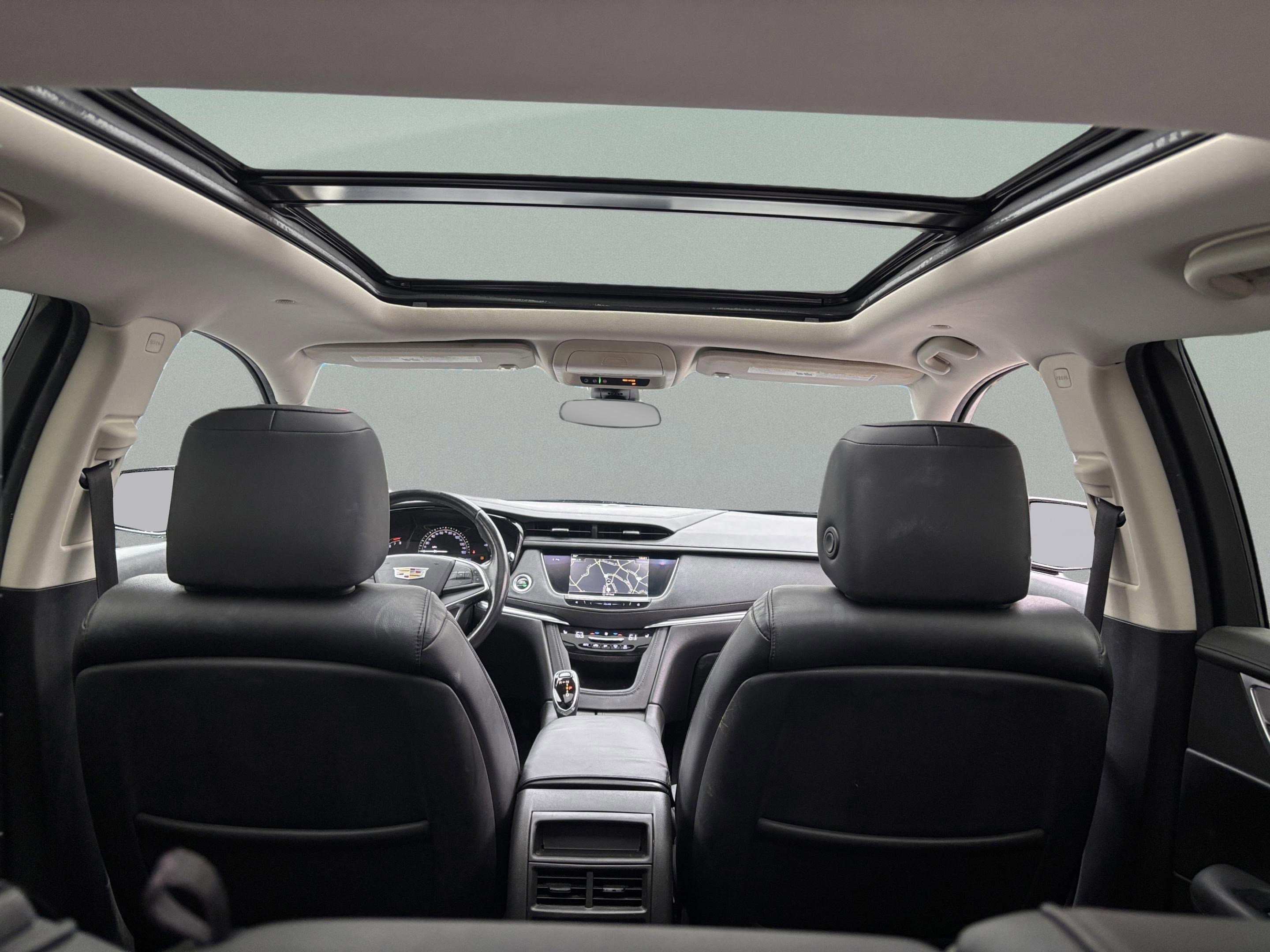 Used 2018 Cadillac XT5 Luxury w/ Driver Awareness Package image 29