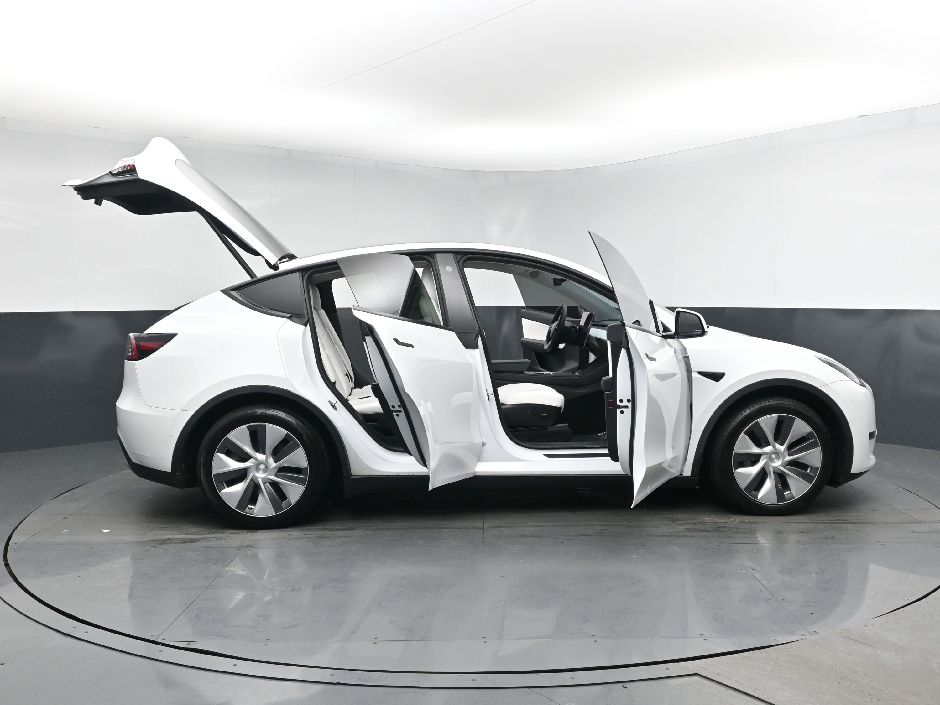 Used 2021 Tesla Model Y Long Range image 24