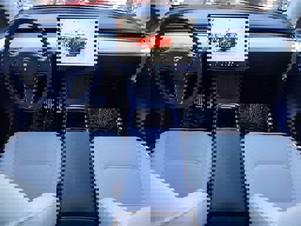 Used 2022 Tesla Model Y Performance image 11