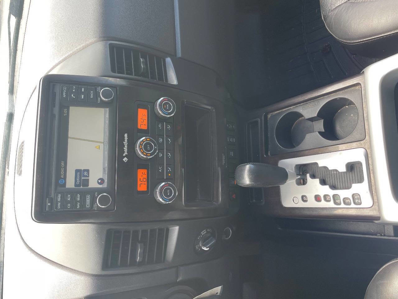 Used 2015 Nissan Titan SL AWD/4WD image 11