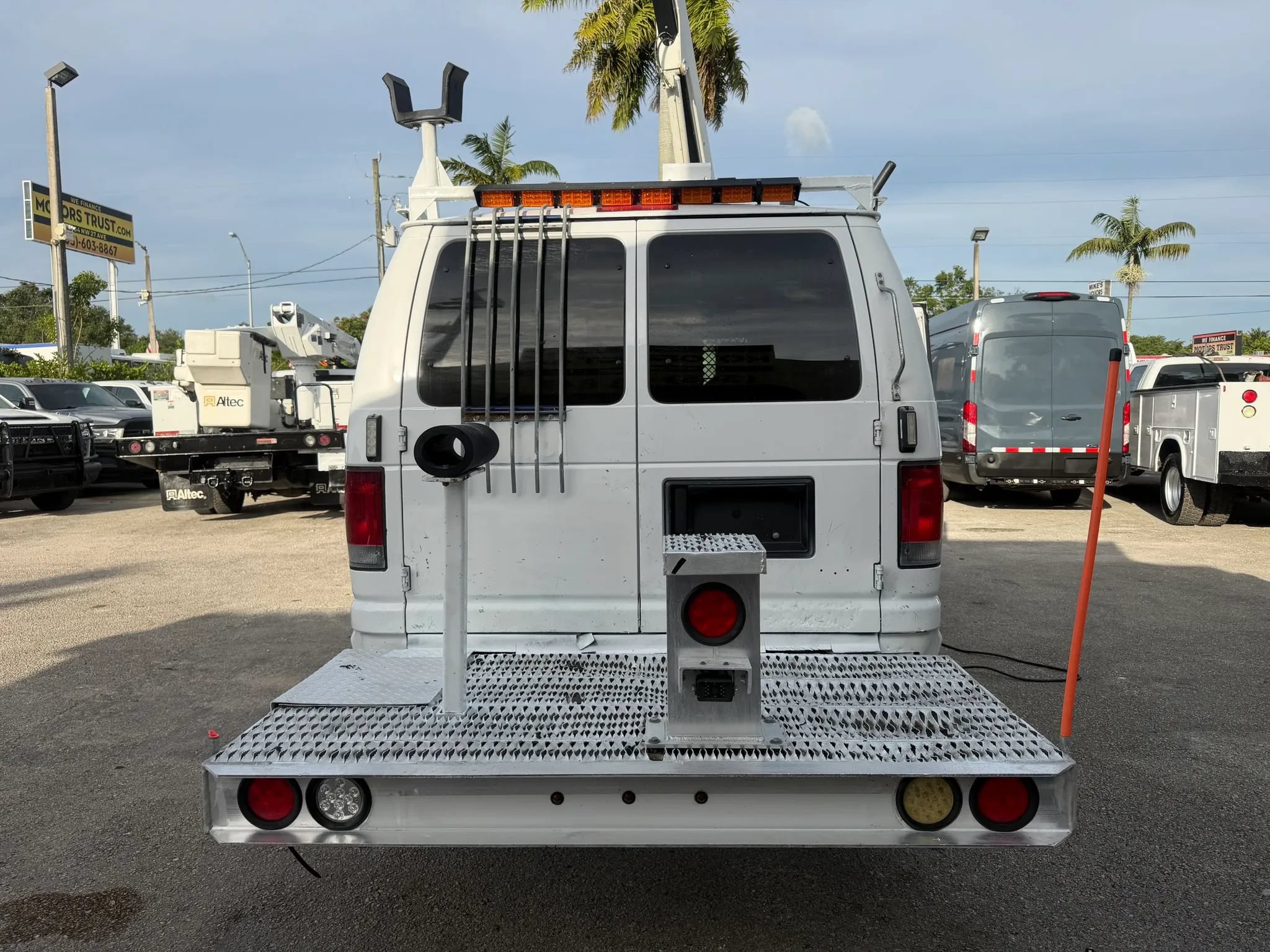 Used 2013 Ford E-350 and Econoline 350 Super Duty w/ PWR Group RWD image 4