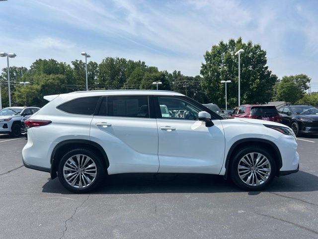 Used 2023 Toyota Highlander Platinum AWD/4WD image 5