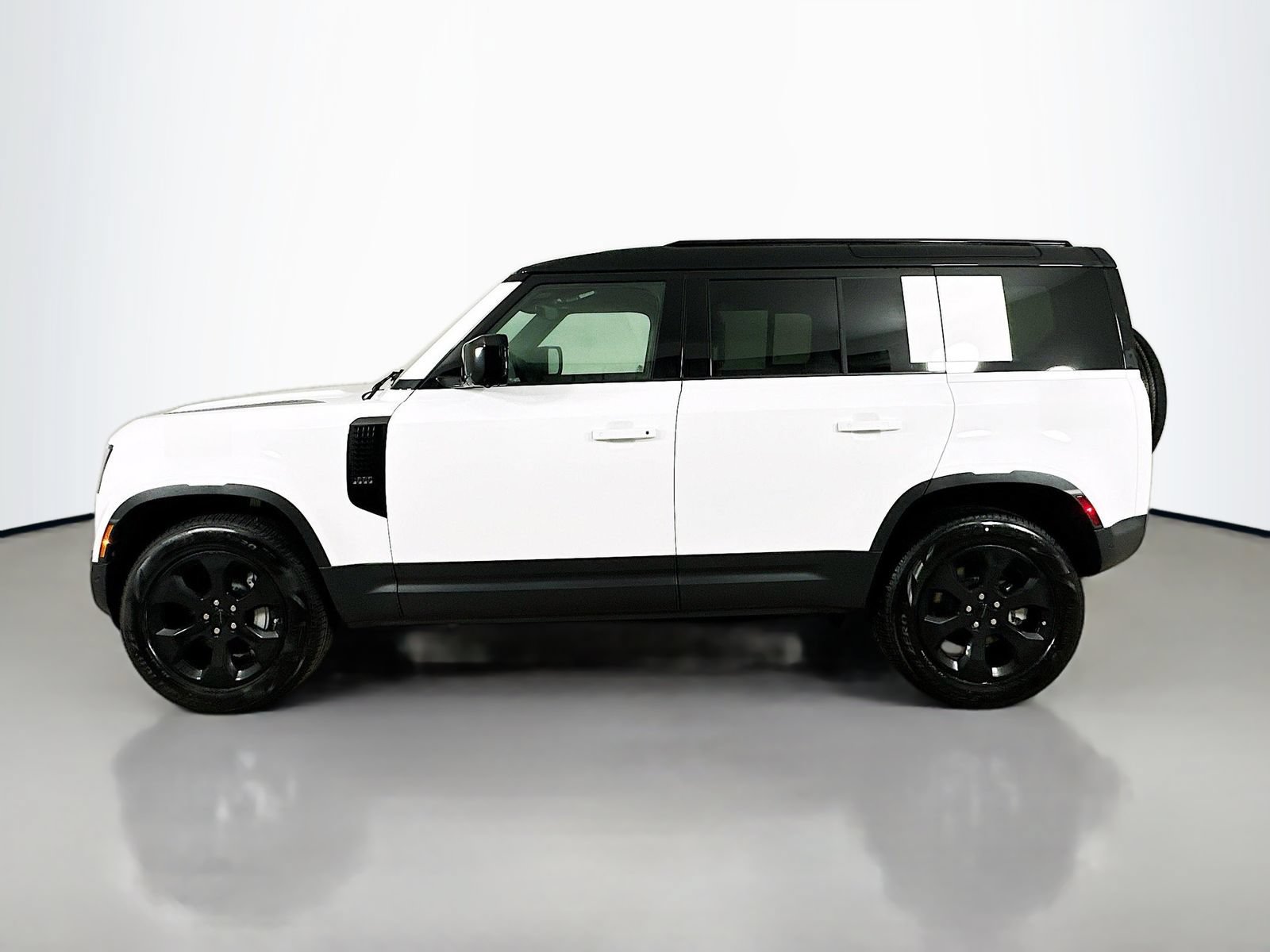 Used 2026 Land Rover Defender 110 S AWD/4WD image 8