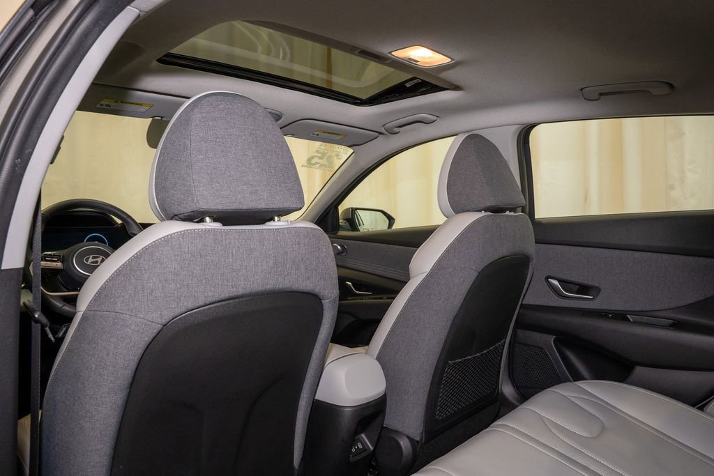 Used 2025 Hyundai Elantra Limited image 9