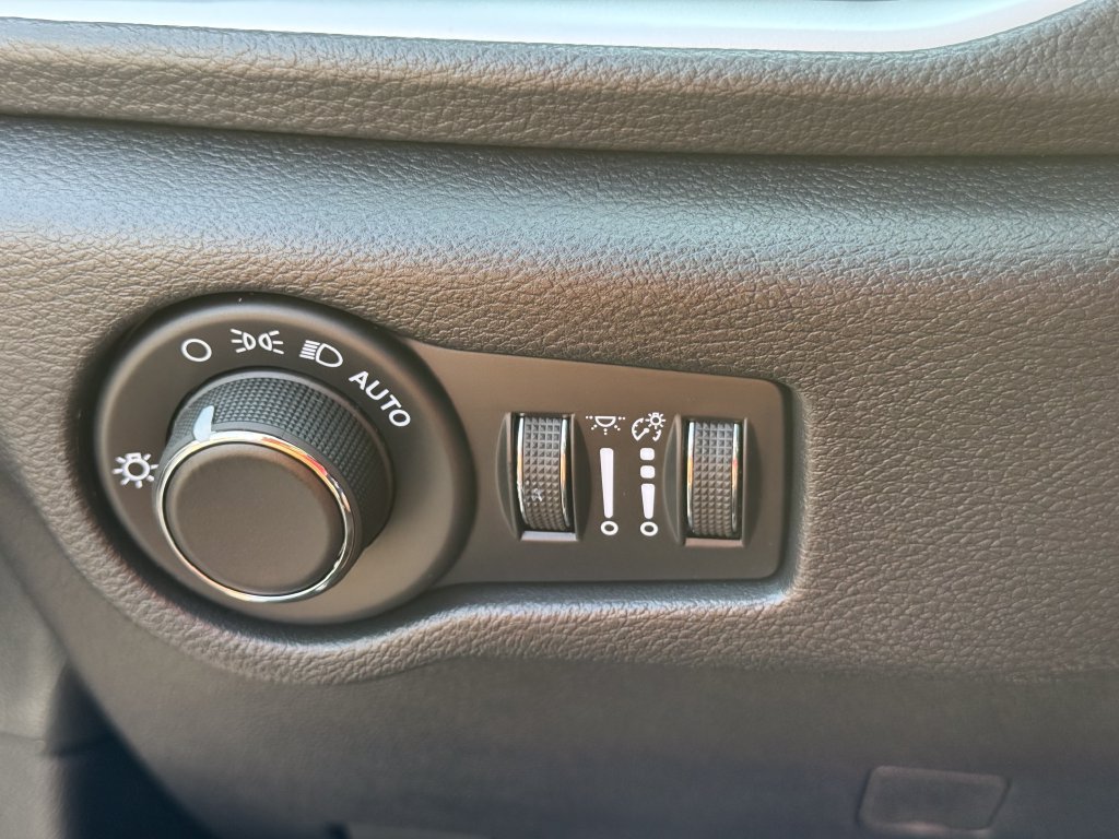 New 2027 Chrysler Pacifica Select FWD image 19