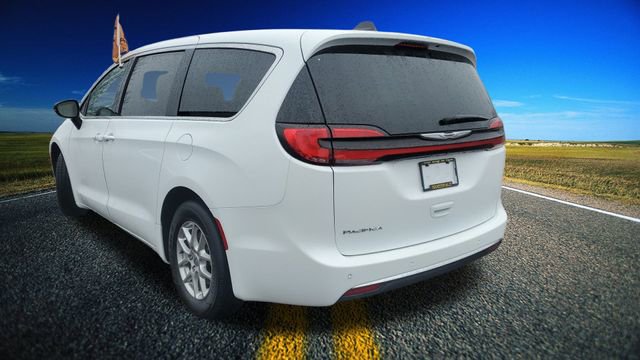 Certified 2024 Chrysler Pacifica Touring-L image 2