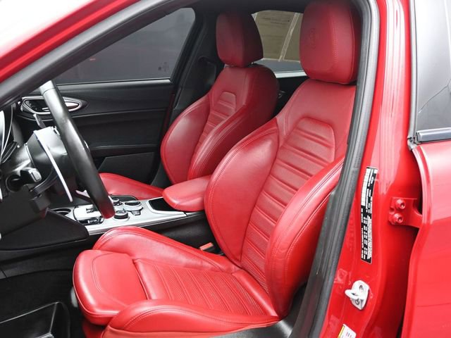 Used 2023 Alfa Romeo Giulia Veloce RWD image 11