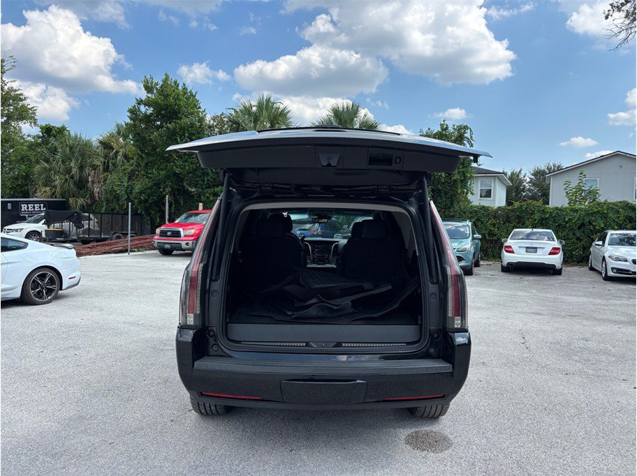 Used 2019 Cadillac Escalade Luxury w/ Escalade Sport Edition AWD/4WD image 49