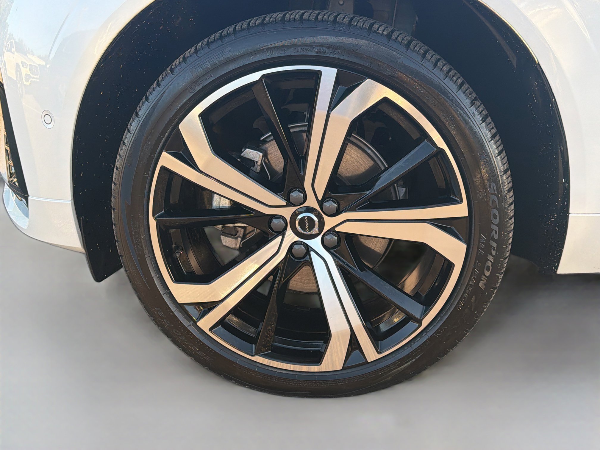 Used 2025 Volvo XC60 B5 Ultra w/ Climate Package image 42