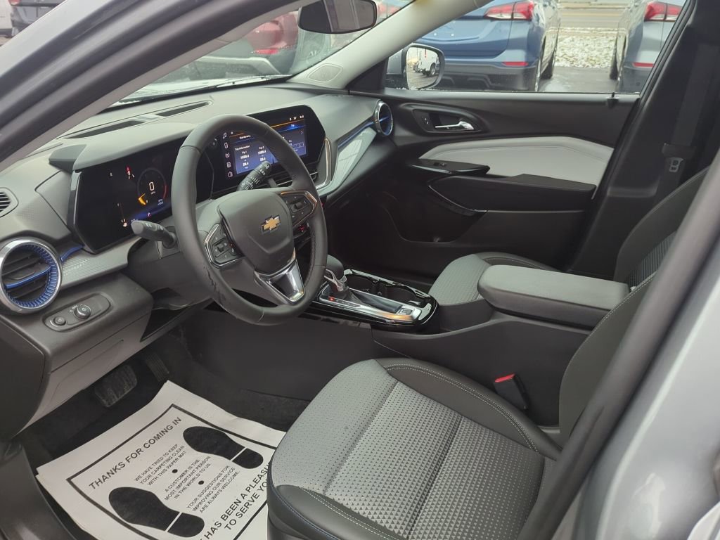 Certified 2024 Chevrolet Trax LT w/ Driver Confidence Package image 14