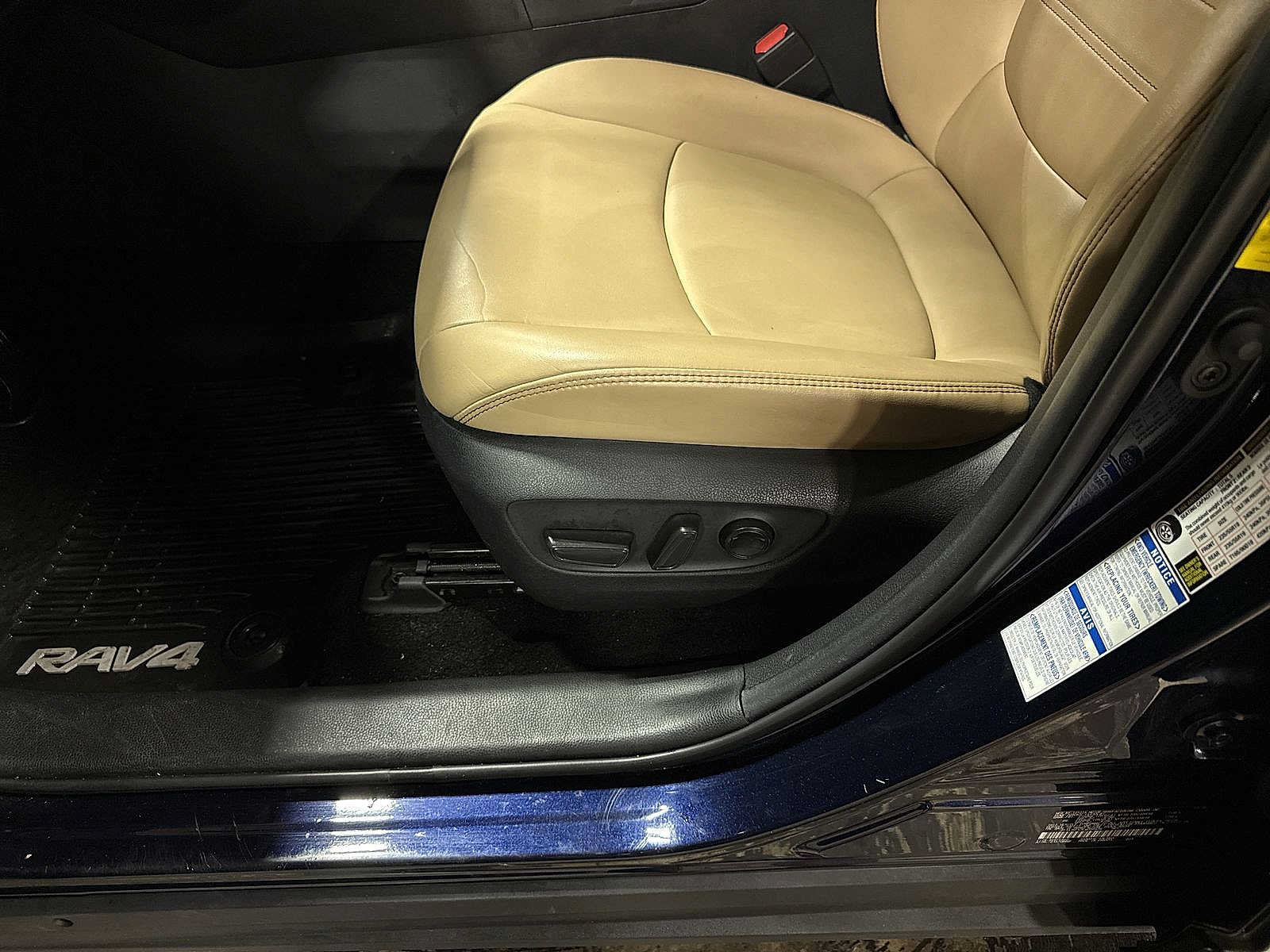Used 2020 Toyota RAV4 XLE Premium AWD/4WD image 23