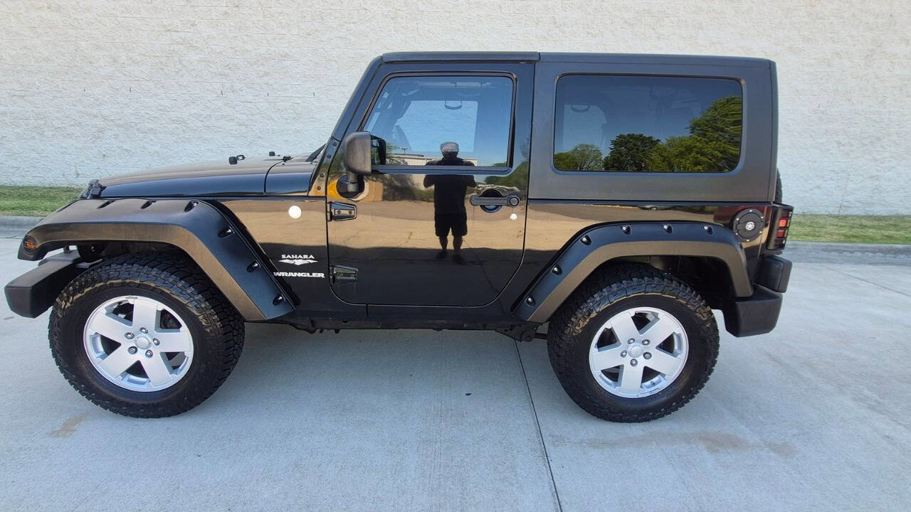 Used 2008 Jeep Wrangler Sahara w/ Dual Top Group AWD/4WD image 4