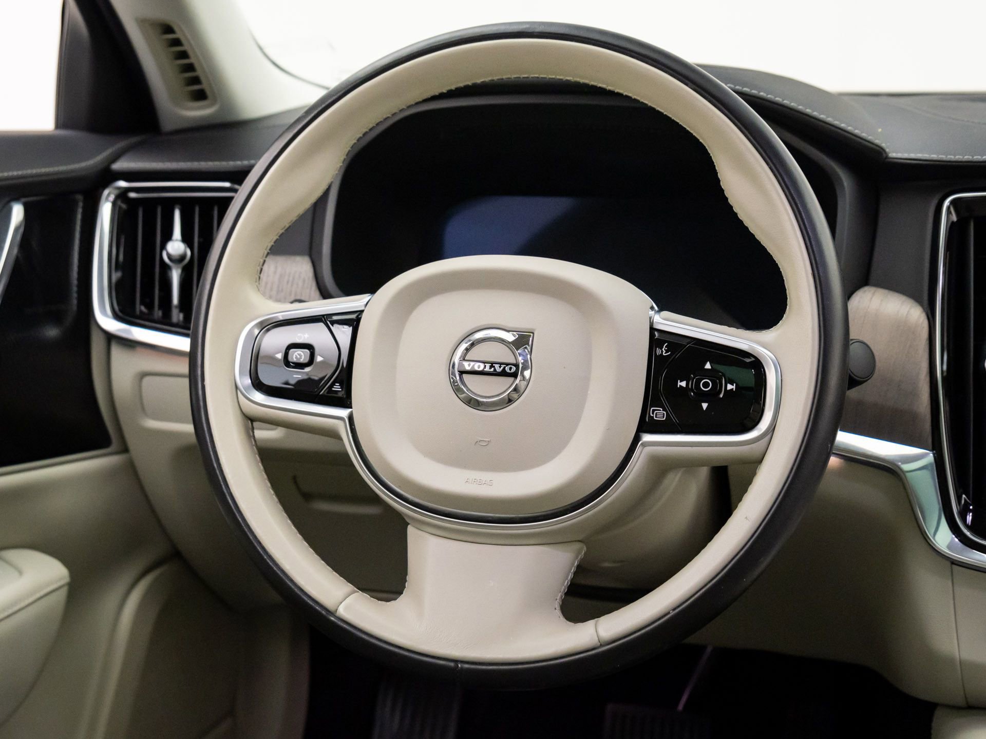 Used 2023 Volvo S90 B6 Ultimate image 12