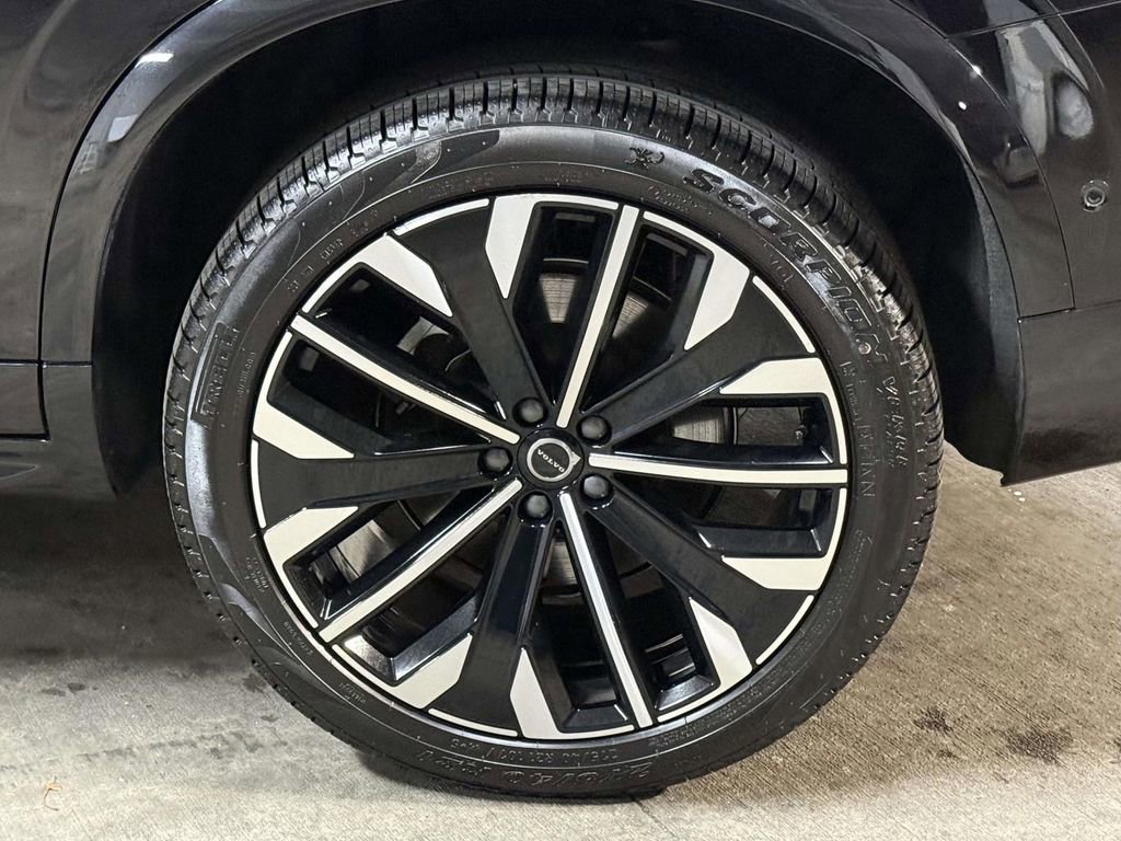 Used 2025 Volvo XC90 B6 Plus image 13