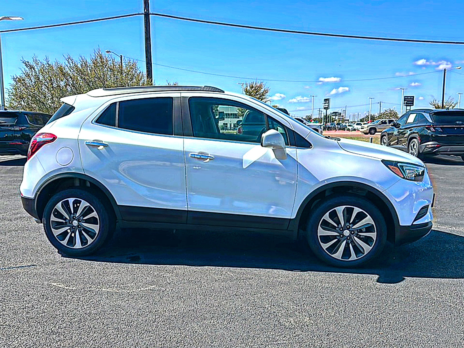 Used 2022 Buick Encore Preferred w/ Safety Package AWD/4WD image 9