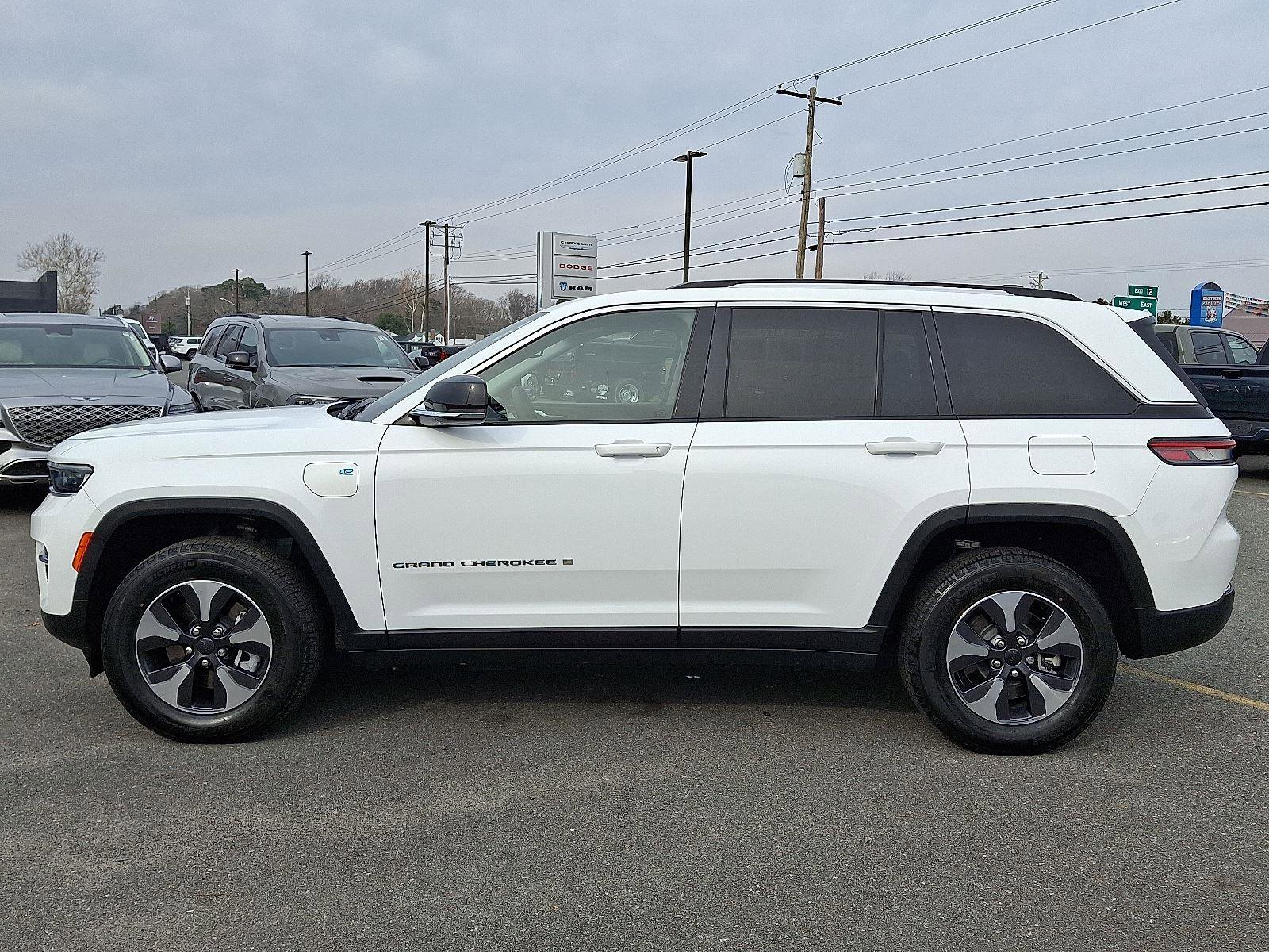 Used 2022 Jeep Grand Cherokee Limited 4xe image 7