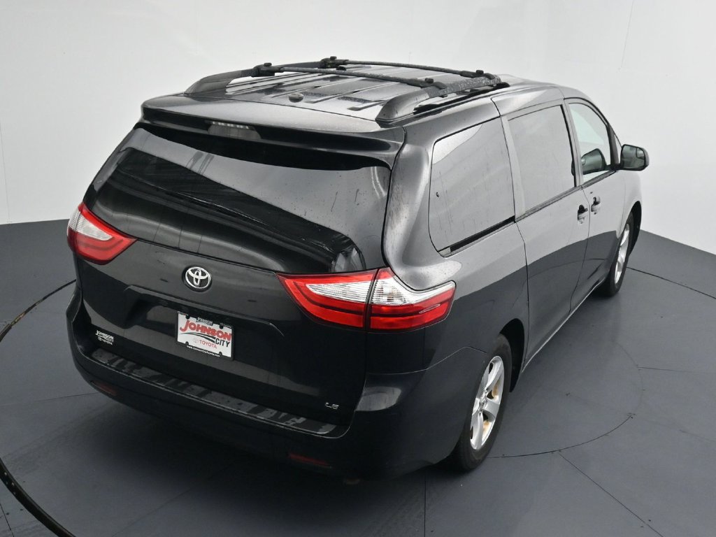 Used 2017 Toyota Sienna LE FWD image 28