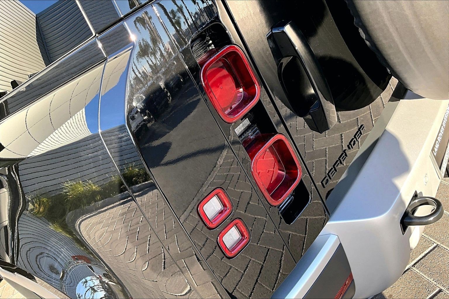 Used 2024 Land Rover Defender 110 S image 29