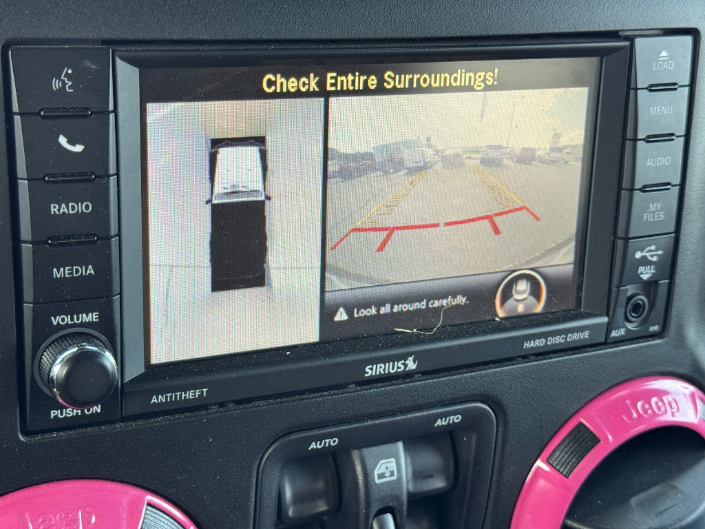 Used 2017 Jeep Wrangler Unlimited Sahara w/ Connectivity Group AWD/4WD image 18