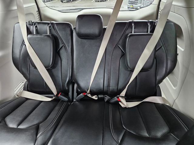 Used 2024 Chrysler Pacifica Touring-L image 17