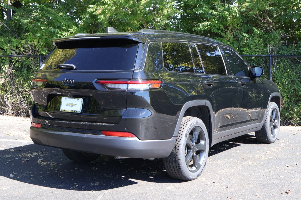 Used 2023 Jeep Grand Cherokee L Laredo AWD/4WD image 10