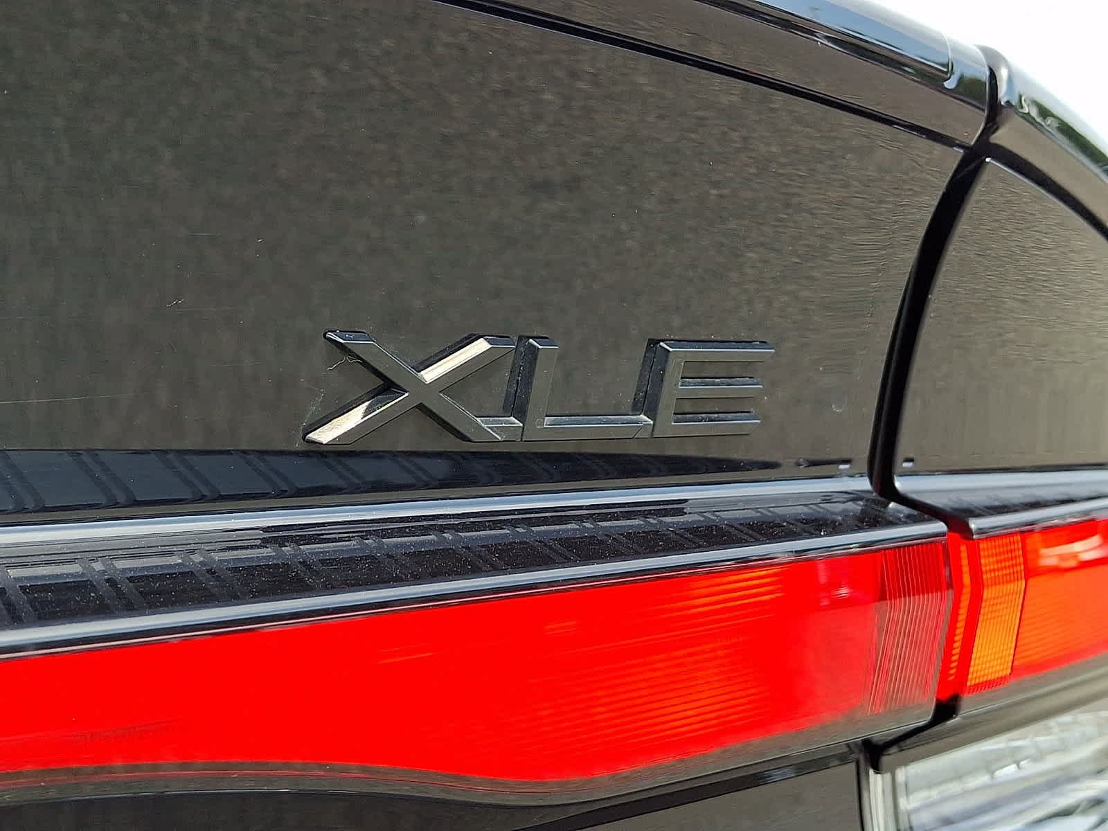 Certified 2025 Toyota Prius XLE FWD image 33