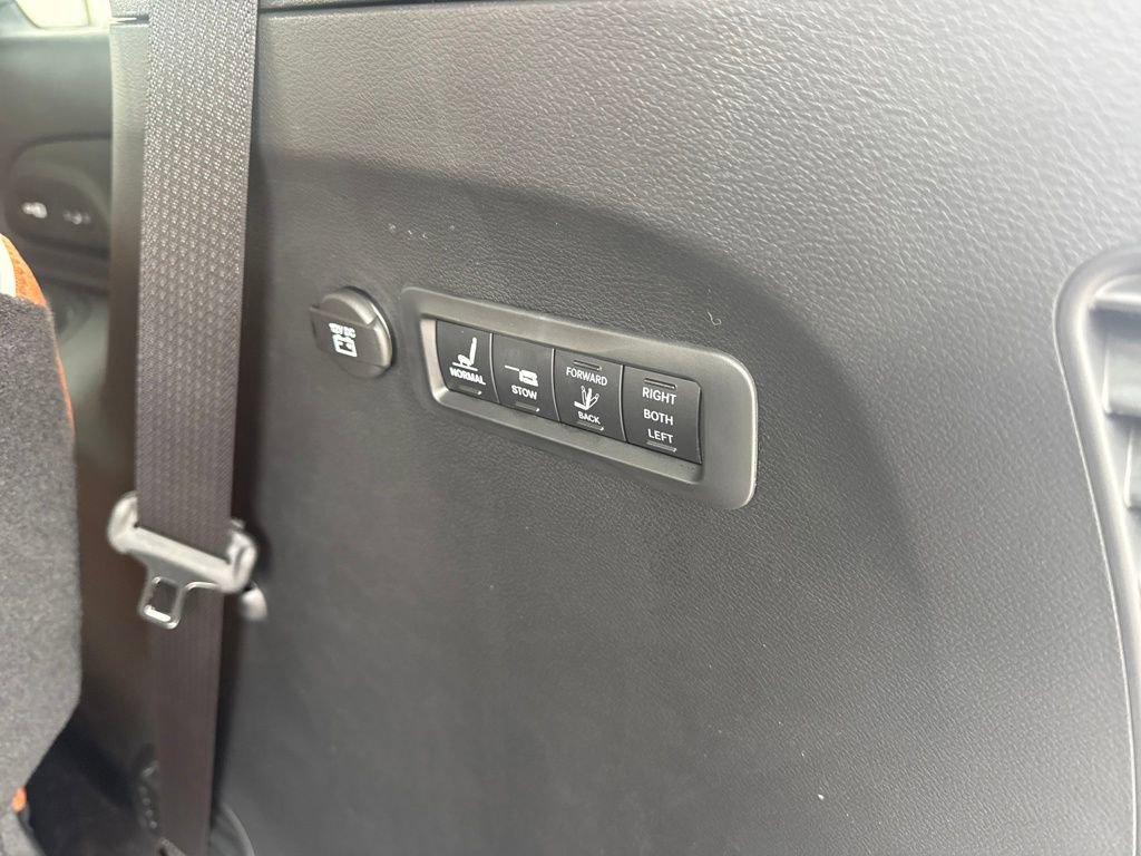 New 2026 Chrysler Pacifica Pinnacle image 28