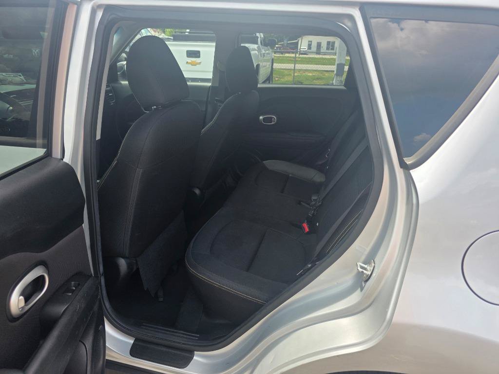 Used 2016 Kia Soul + FWD image 7