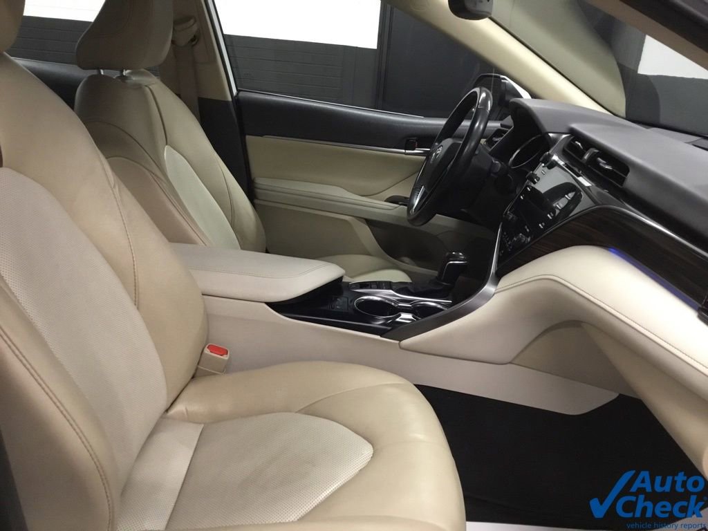Used 2020 Toyota Camry XLE image 34