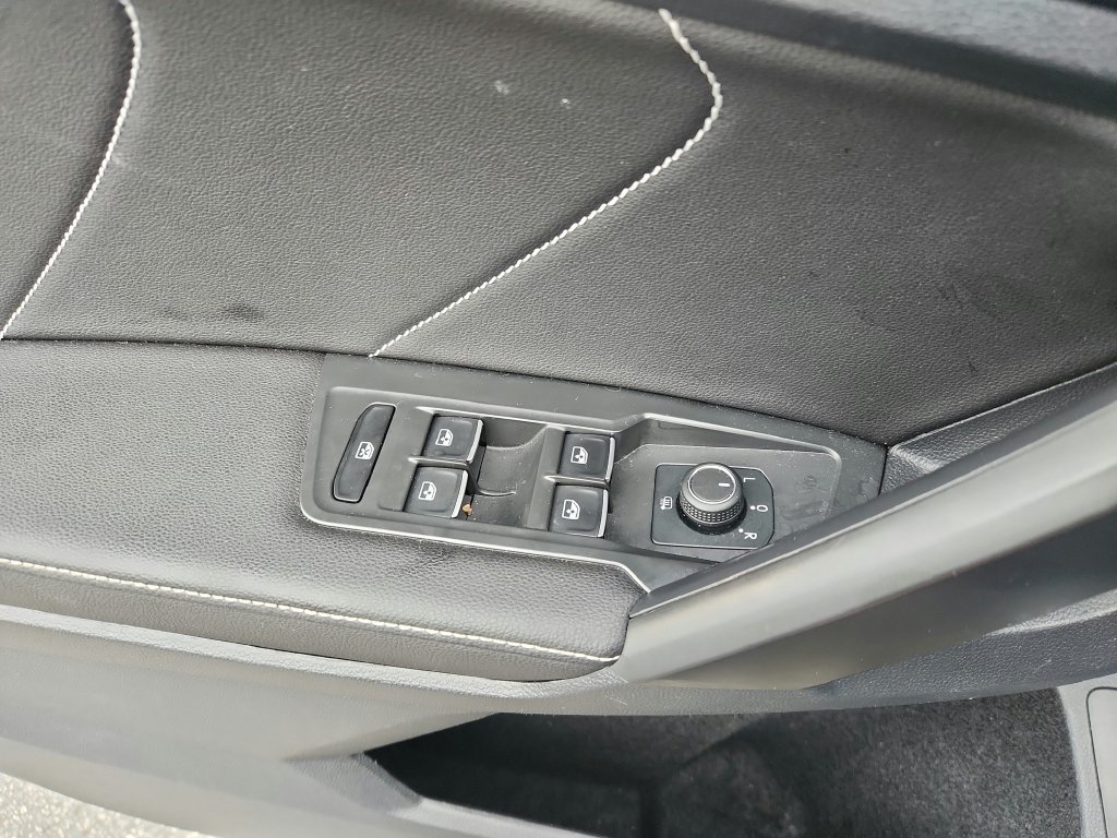 Used 2024 Volkswagen Tiguan SE R-Line AWD/4WD image 21