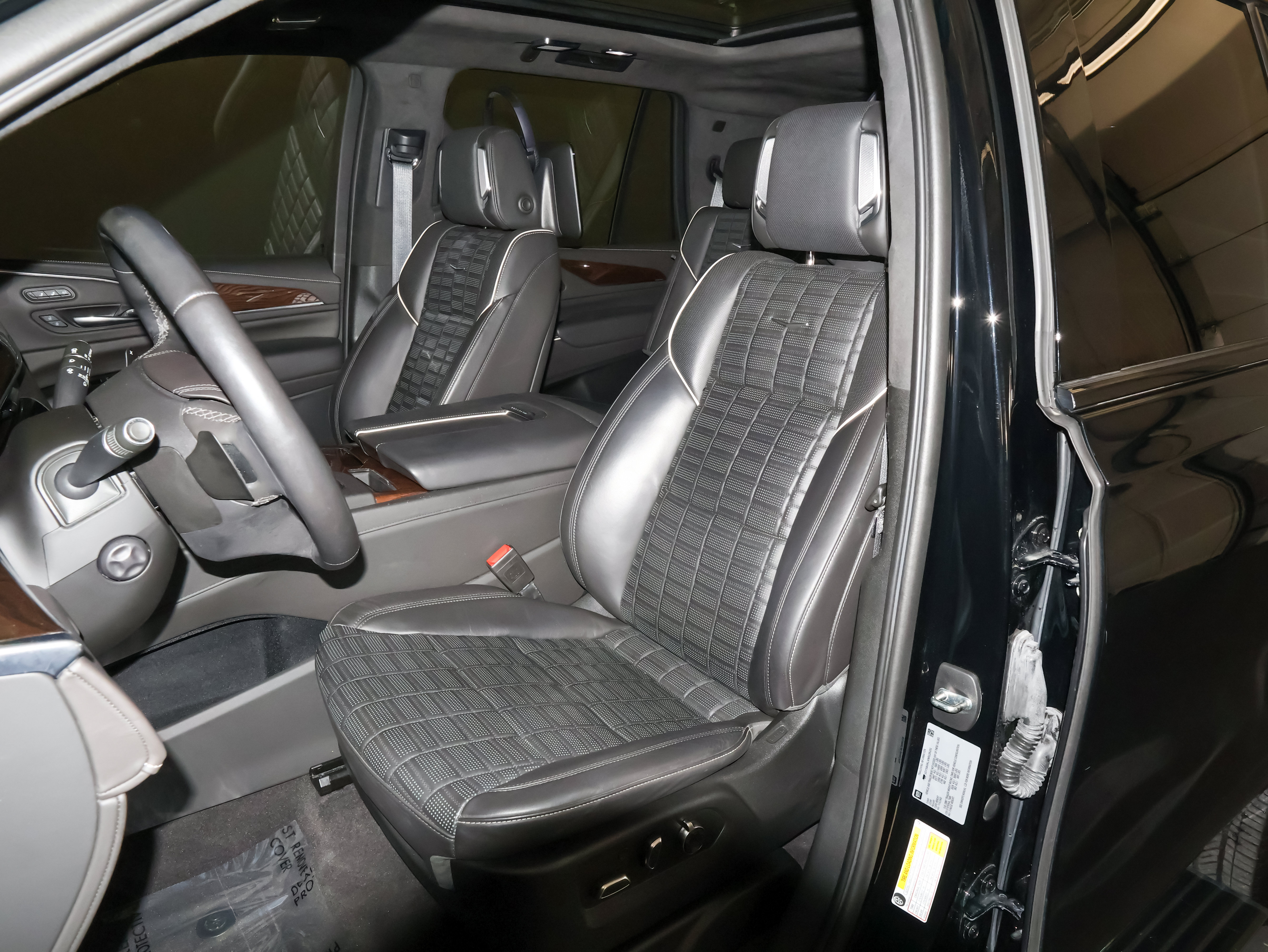 Used 2022 Cadillac Escalade Sport Platinum w/ LPO, ONYX Package AWD/4WD image 15