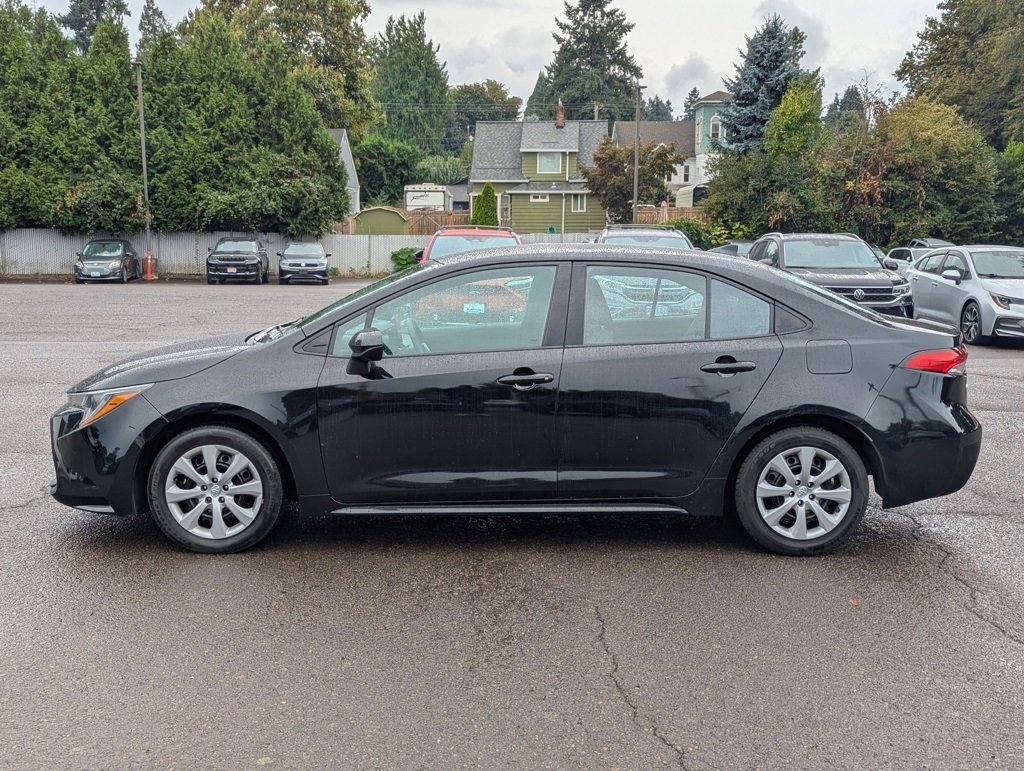 Used 2024 Toyota Corolla LE image 2