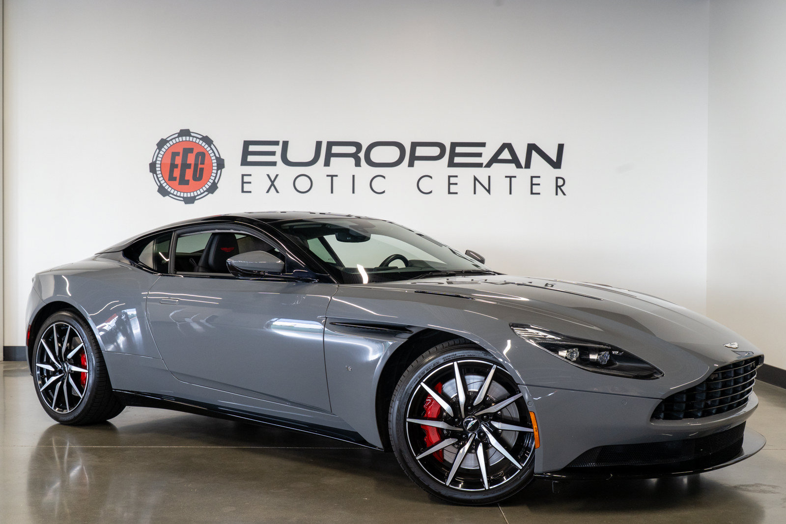 Used 2018 Aston Martin DB11 V12 RWD image 1