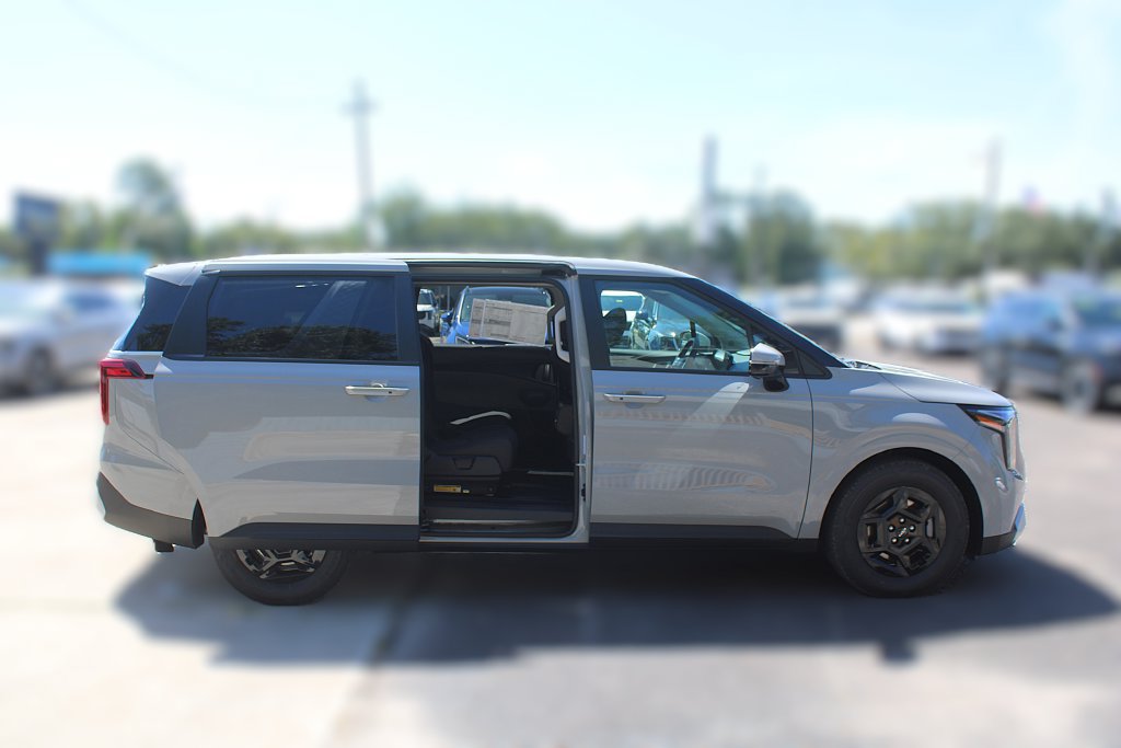 New 2027 Kia Carnival LX FWD image 6