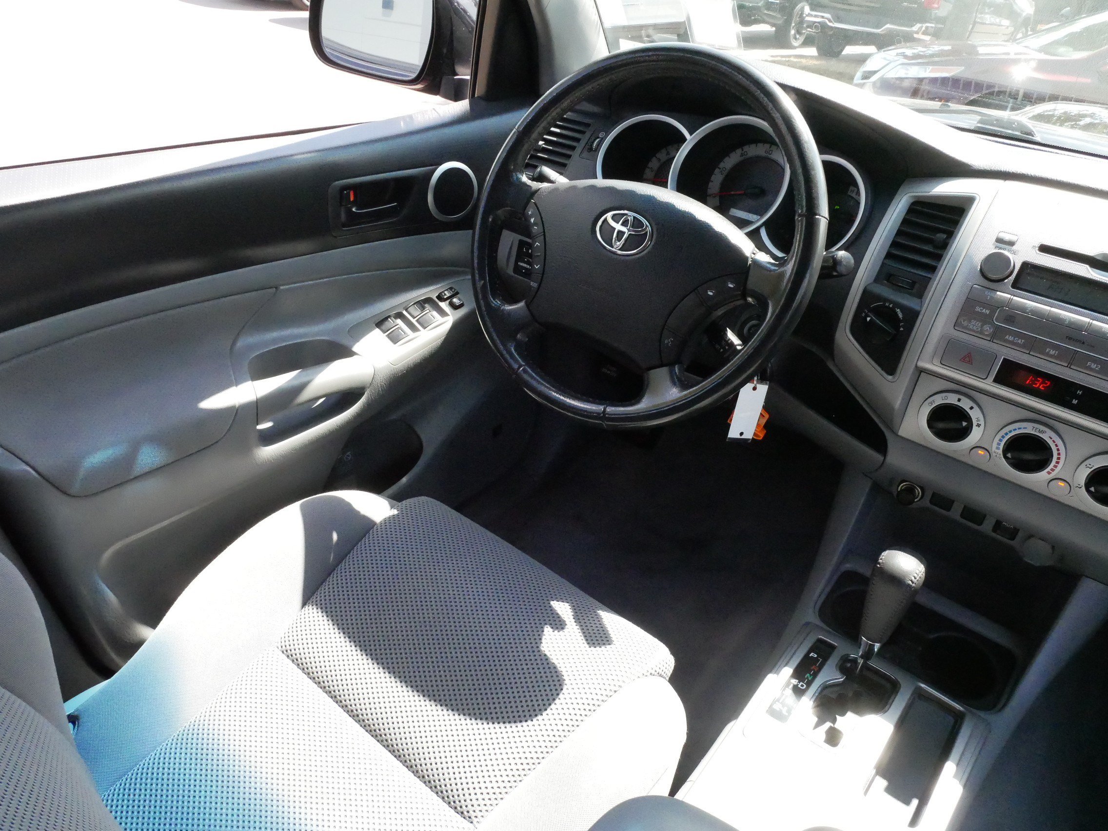 Used 2011 Toyota Tacoma 4x4 Double Cab w/ TRD Sport Pkg w/JBL Audio image 9
