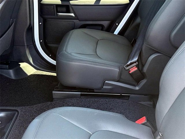 New 2025 Land Rover Defender 130 X-Dynamic SE image 12