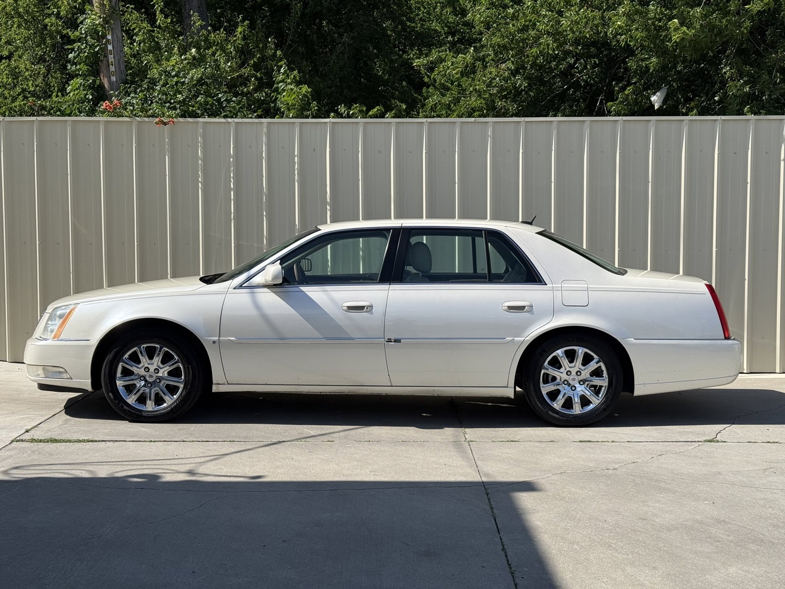 Used 2008 Cadillac DTS FWD image 4