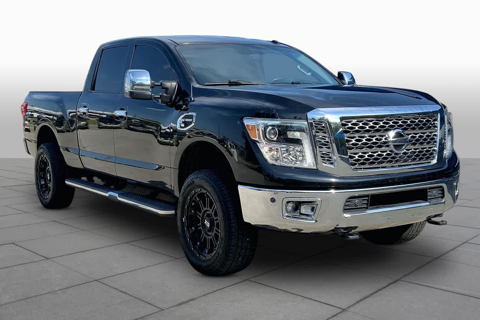 Used 2019 Nissan Titan SL w/ Chrome Package AWD/4WD image 3
