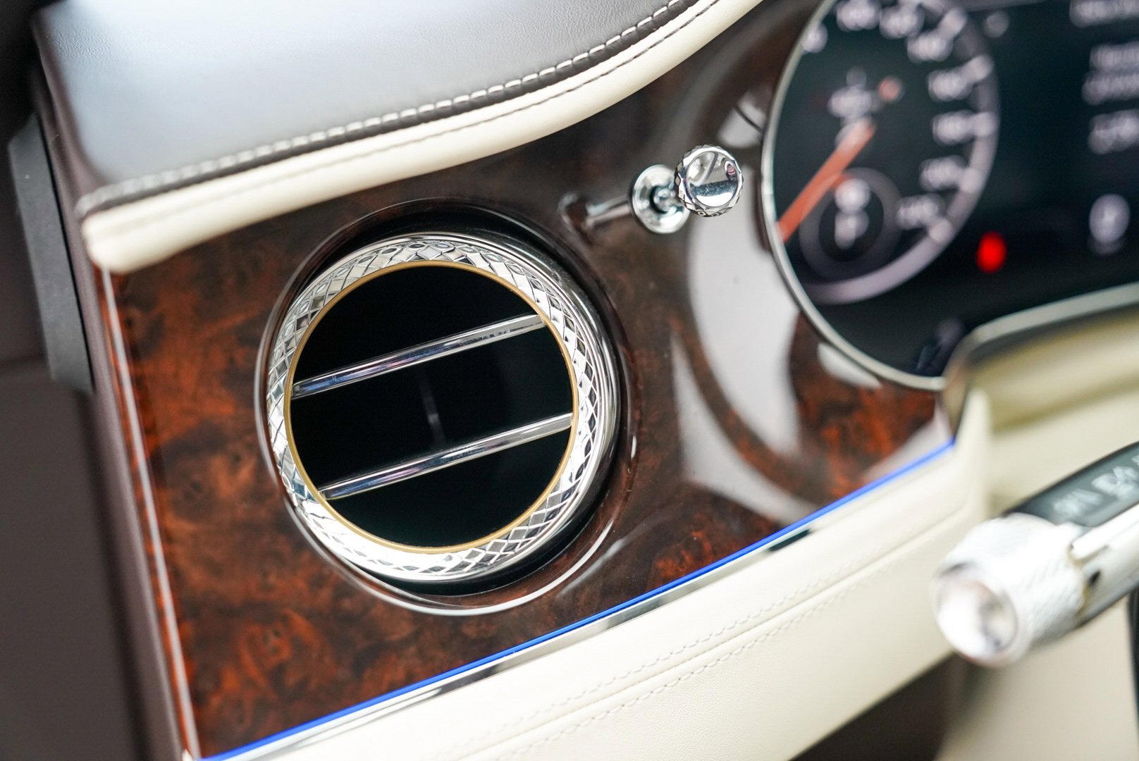 Used 2023 Bentley Continental GT Azure image 16