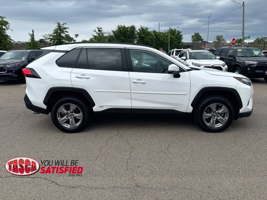 Used 2024 Toyota RAV4 LE AWD/4WD image 9