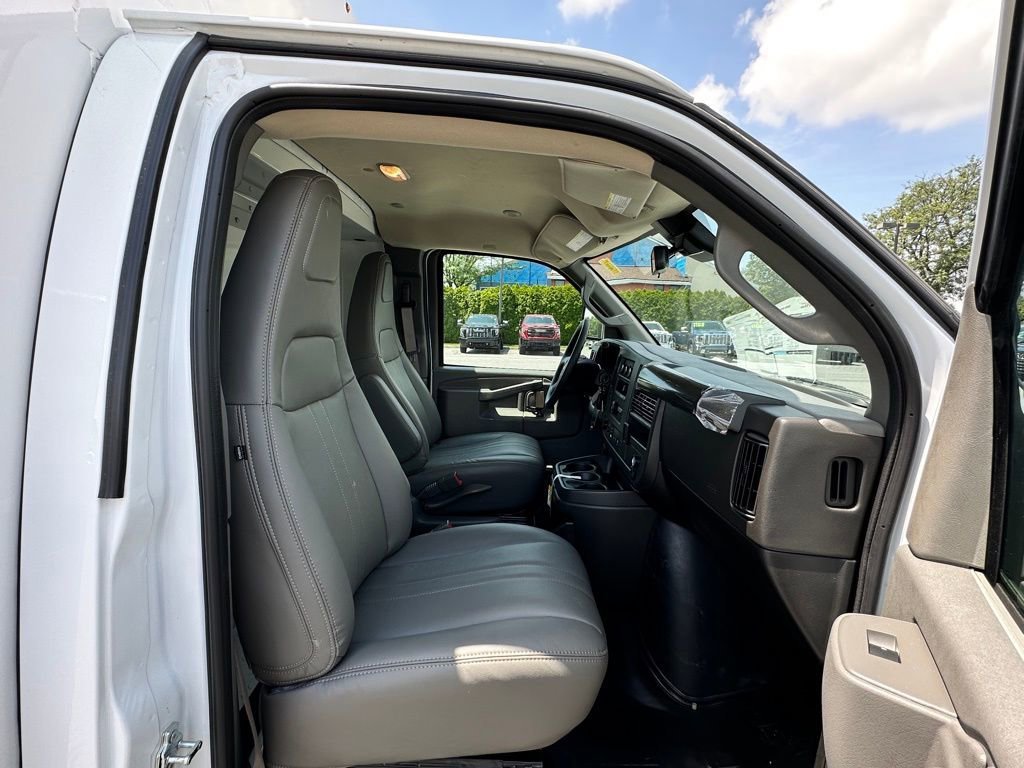 New 2025 GMC Savana 3500 w/ Power Convenience Package RWD image 12
